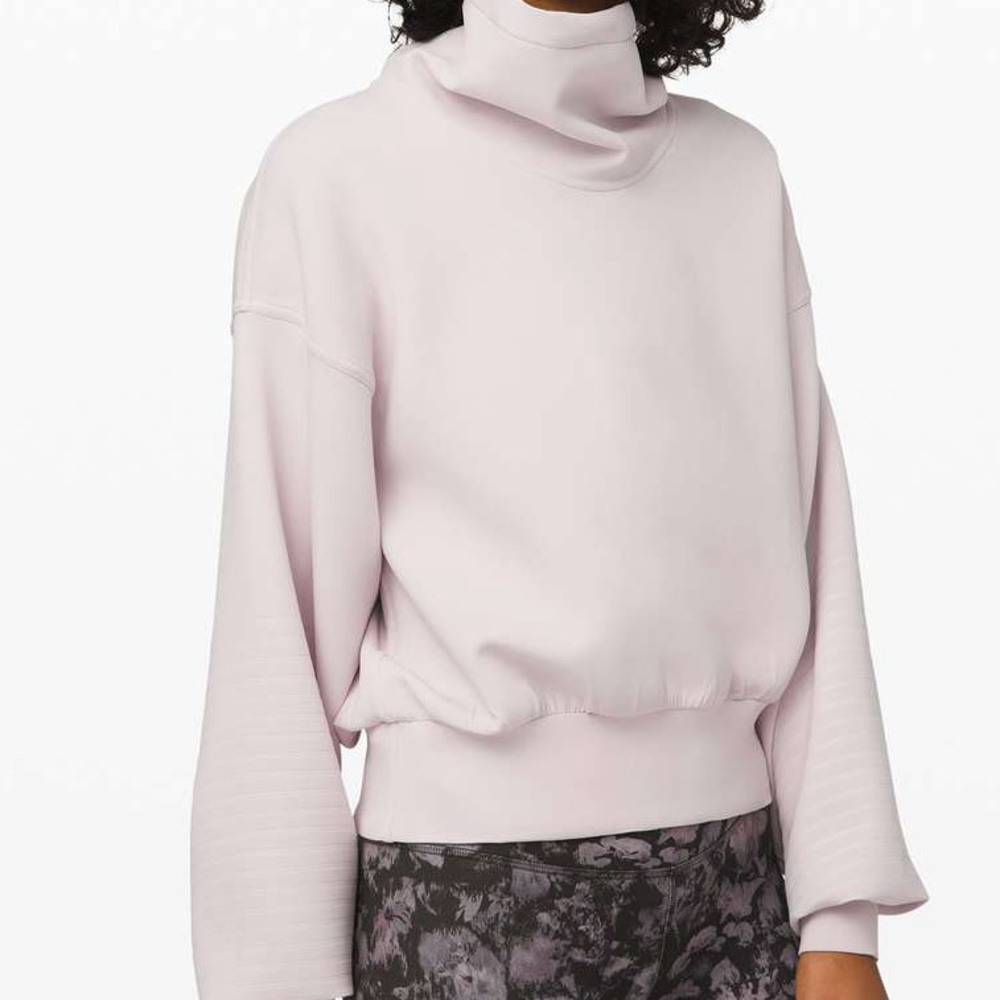 Lululemon Full Flourish Pullover Light Chrome Size 4 Luxtream